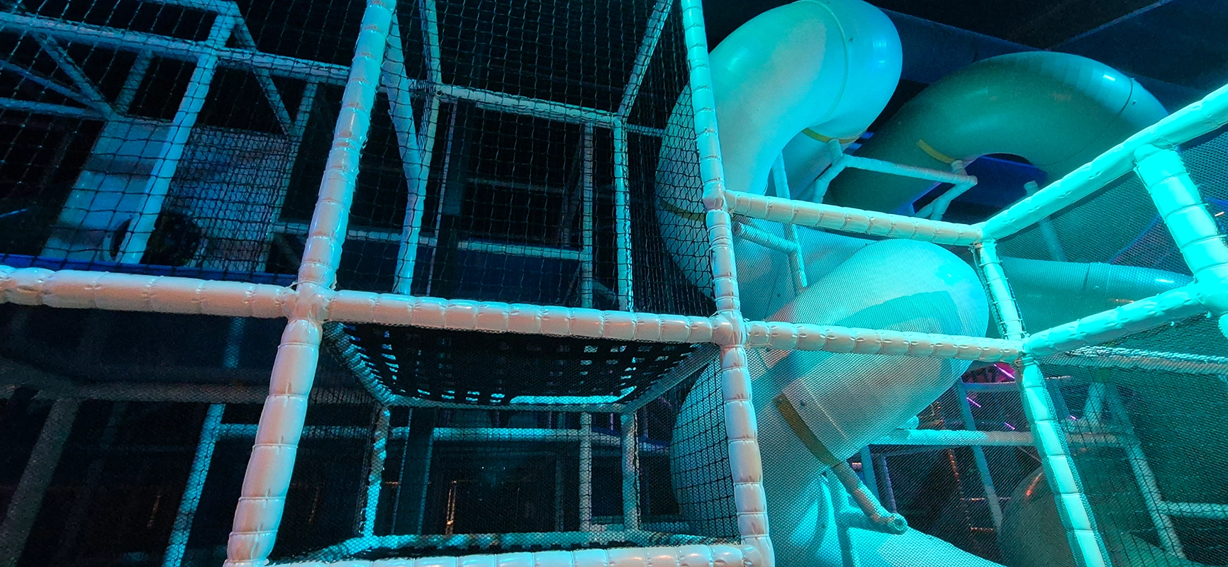 Kletterbereich in der Indoorhalle Eiland Avontura auf dem Campingplatz Eiland van Maurik